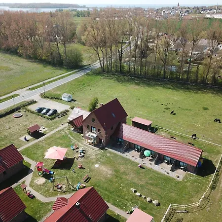Privatunterkunft Familienhof Miller Gaarzerhof